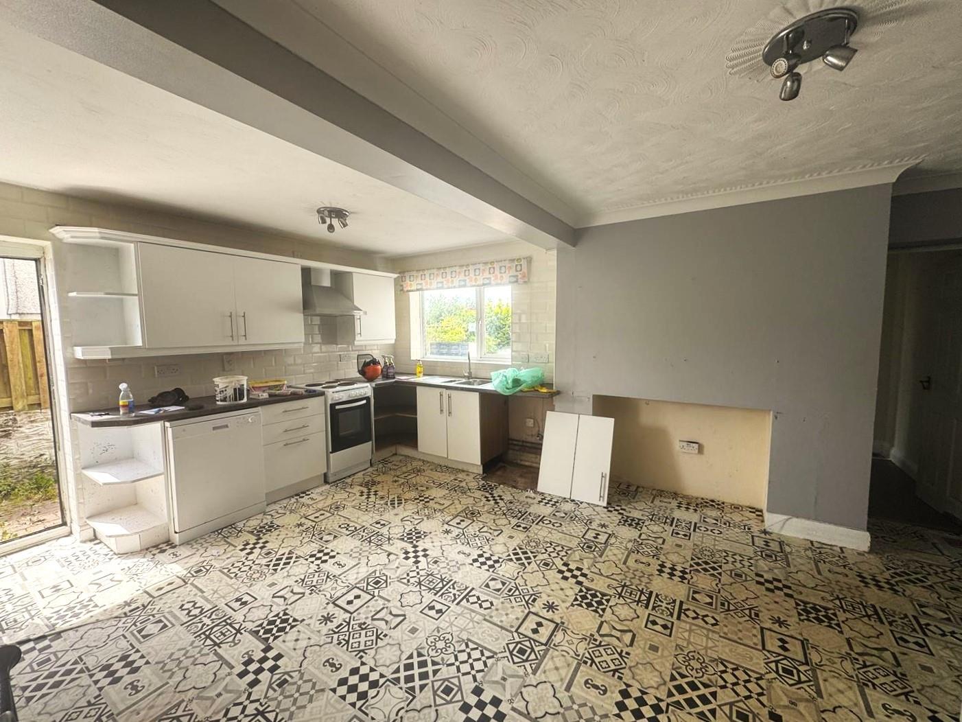 Gowerton Road, Three Crosses, Swansea, SA4 3PY